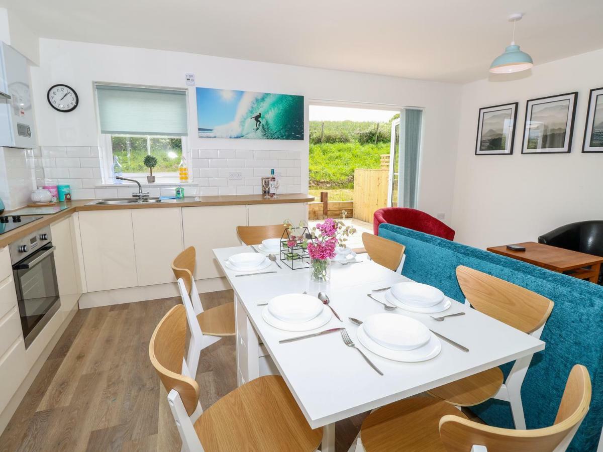 5 Yarmouth Cottages Freshwater Εξωτερικό φωτογραφία