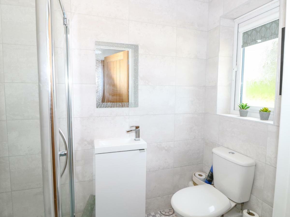 5 Yarmouth Cottages Freshwater Εξωτερικό φωτογραφία